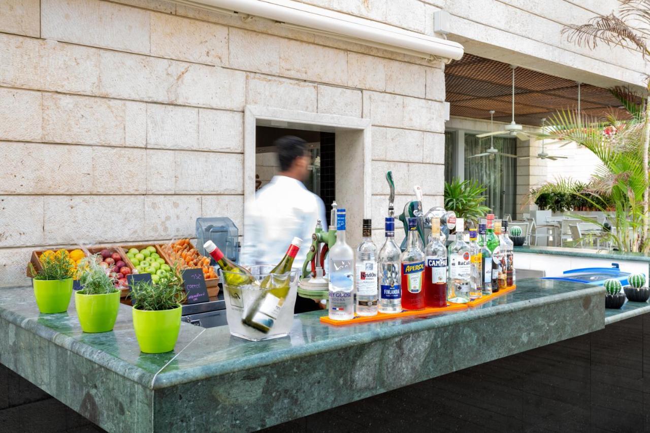 Nevo By Isrotel Collection Én-Bokek Kültér fotó A bar at a hotel
